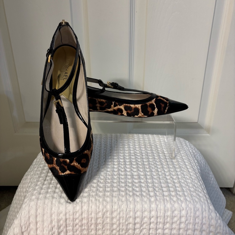 Michael Kors Brena Leopard Calf Hair T-Strap Pointed Toe Flats 8.5 - Picture 2 of 10